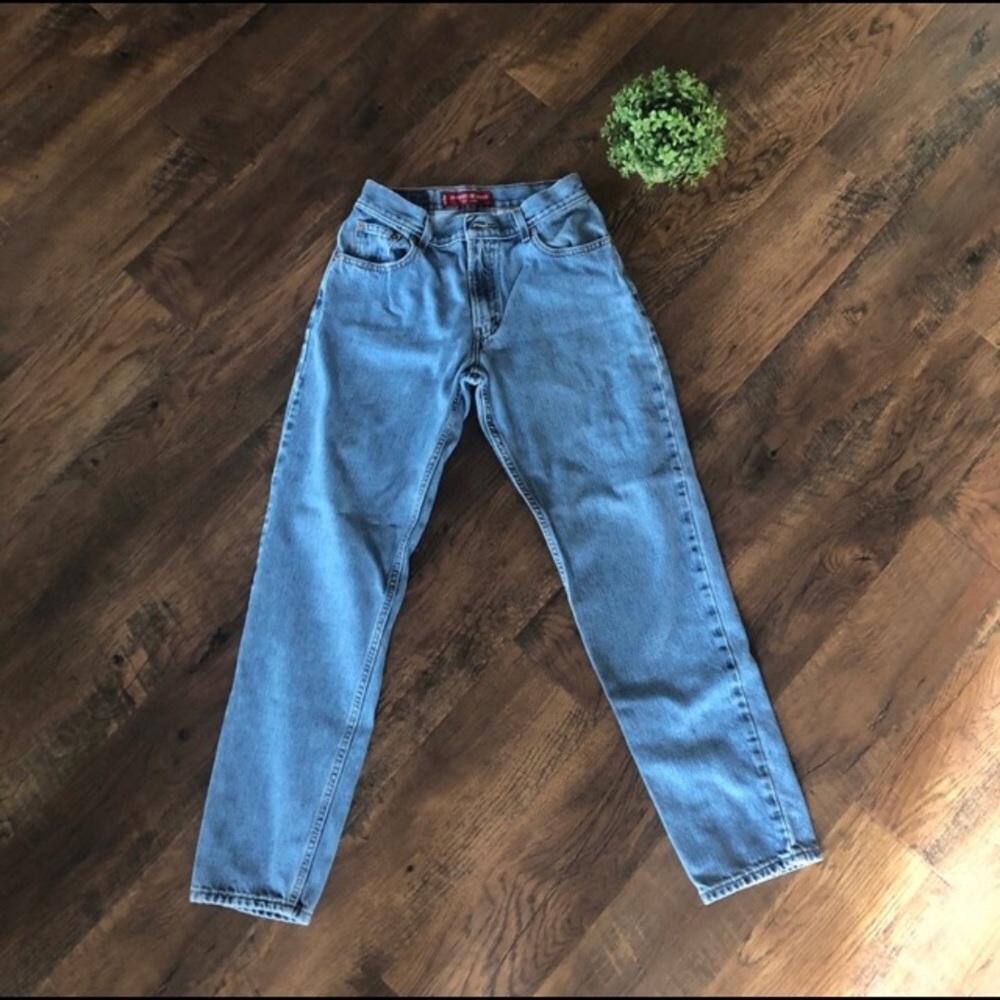 High waisted vintage Levi’s 550 mom jeans